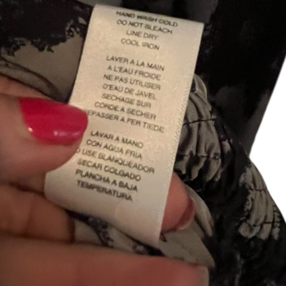 Micheal Kors size large black & silver silky off shoulder top long sleeve NWOT - Picture 8 of 9